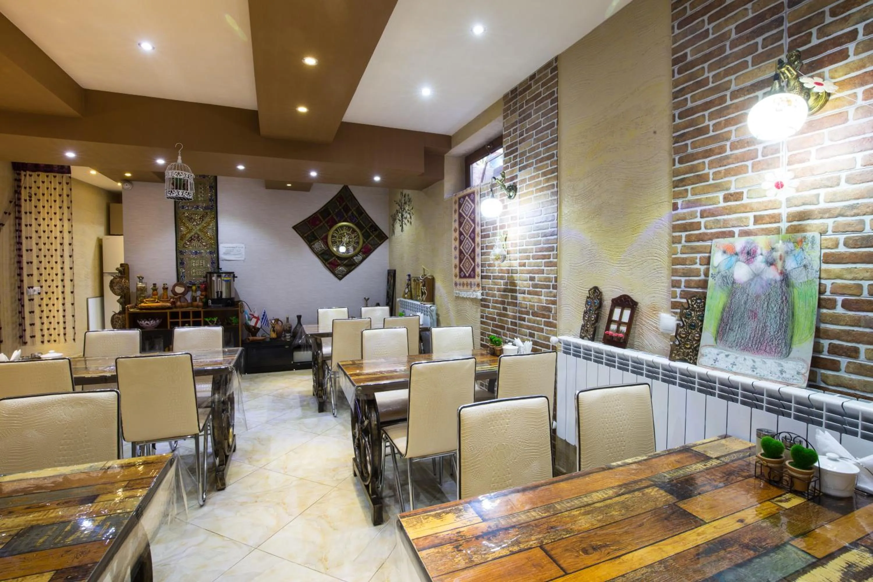 Restaurant/places to eat in Hotel Garden House