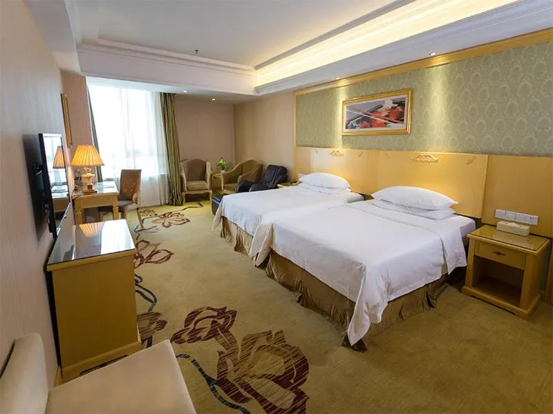 Bed in Vienna Hotel Jiangsu Xuzhou Pengcheng Square