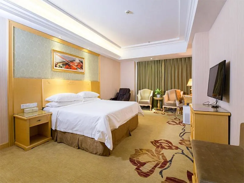 Bed in Vienna Hotel Jiangsu Xuzhou Pengcheng Square