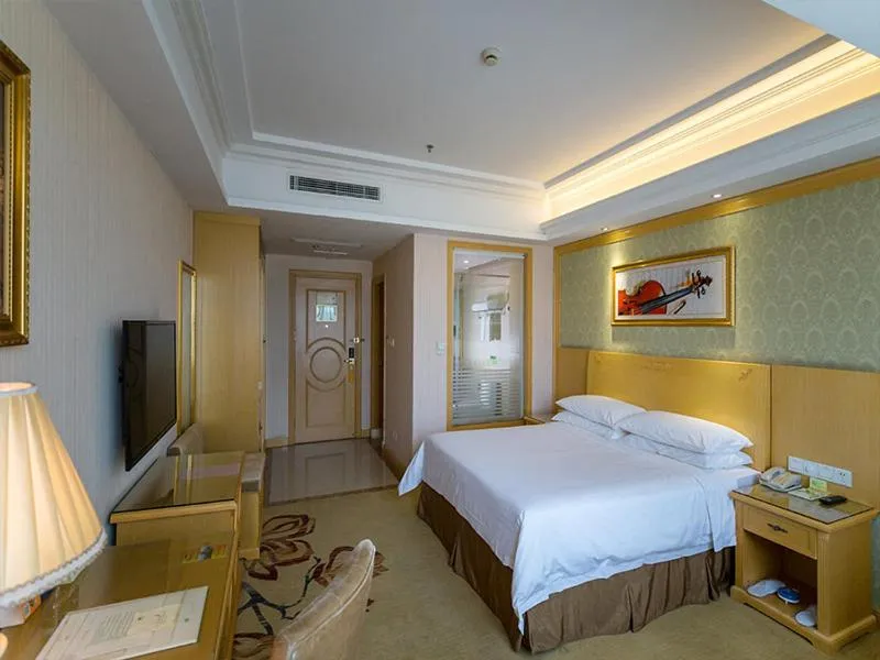 Bed in Vienna Hotel Jiangsu Xuzhou Pengcheng Square