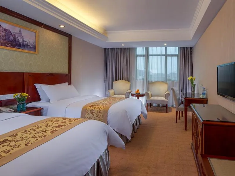 Bed in Vienna Hotel Guangzhou Airport 2