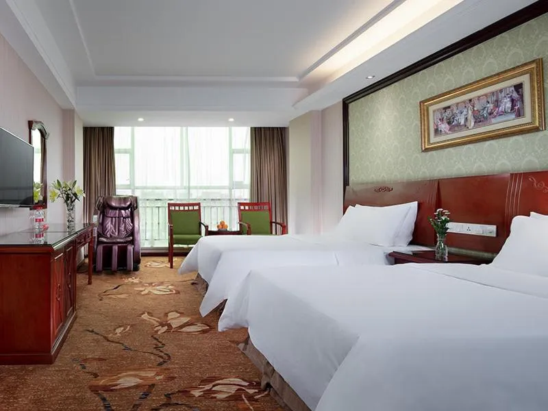 Bed in Vienna Hotel Huizhou Zhongxin