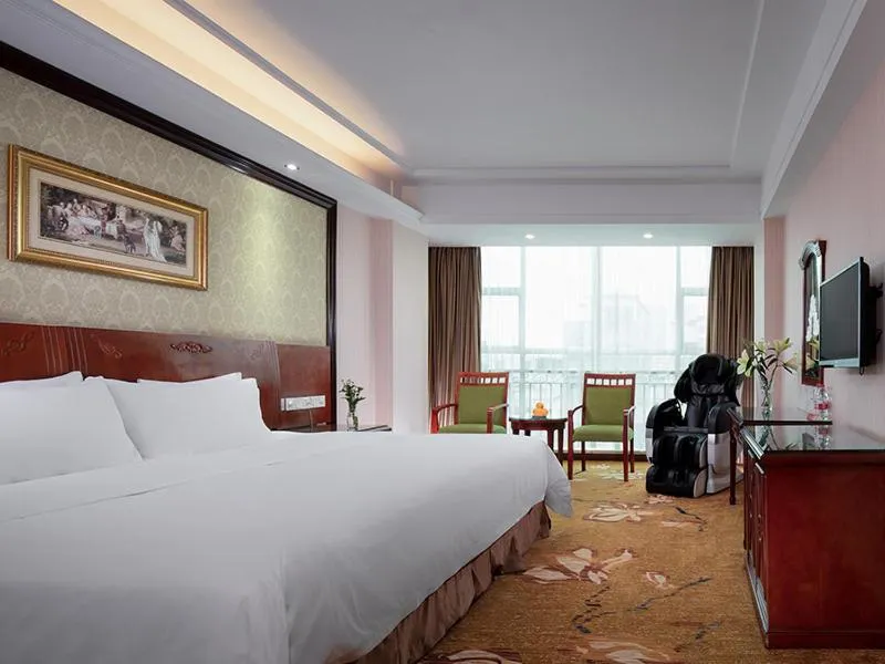 Bed in Vienna Hotel Huizhou Zhongxin