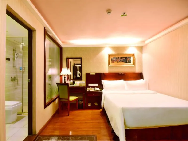 Bed in Vienna Hotel Shenzhen Railway station