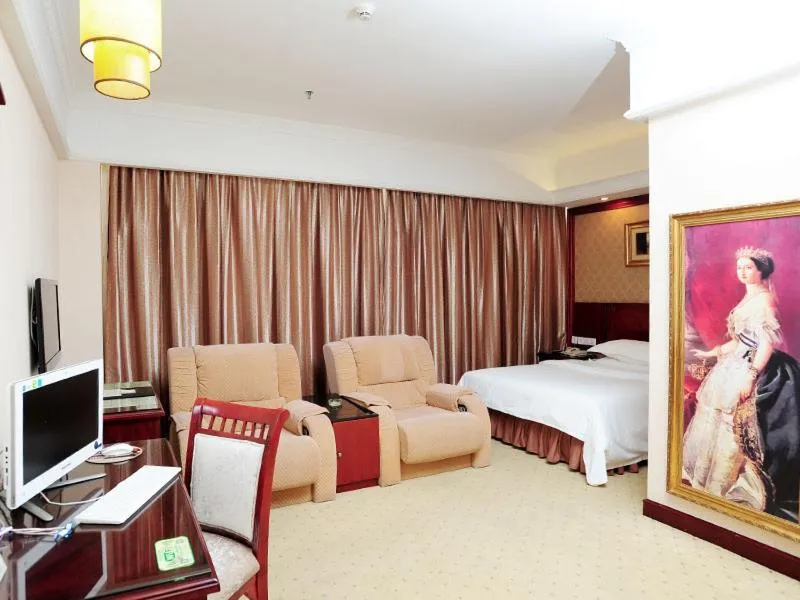 Bed in Vienna Hotel Shenzhen Longhua Qinghu Road