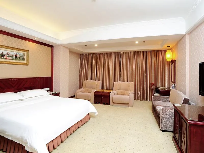 Bed in Vienna Hotel Shenzhen Longhua Qinghu Road