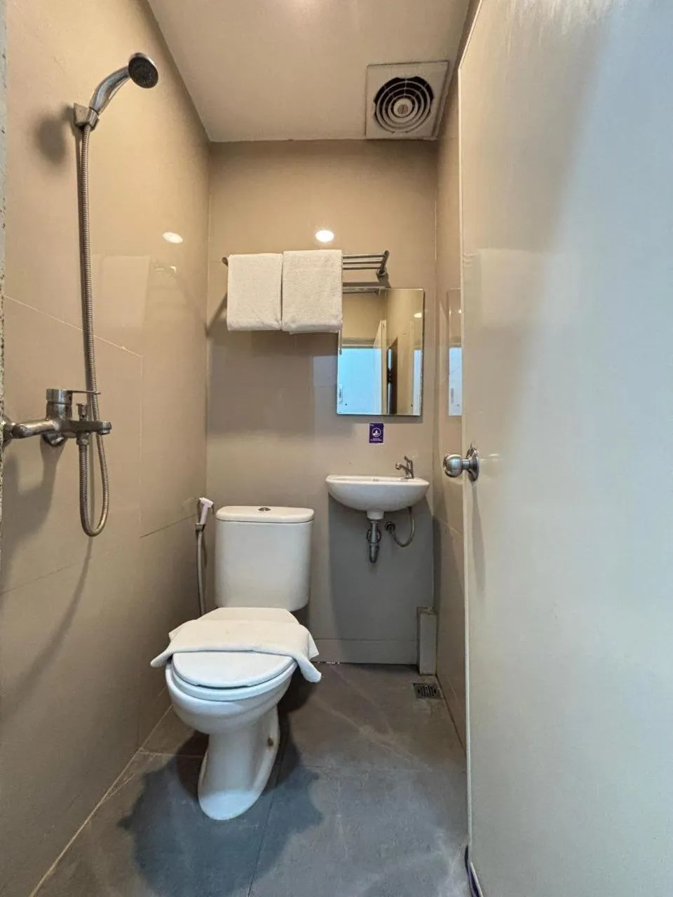 Shower in Daima Syariah Stay Sawahlunto