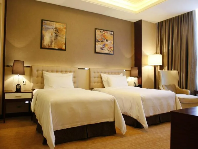 Bed in Vienna Hotel Shenzhen Exibition Center