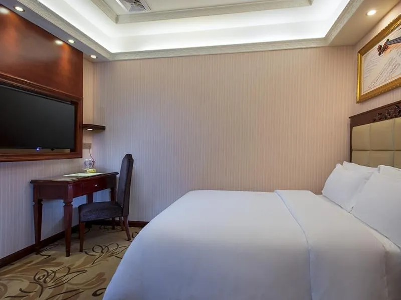 Bed in Vienna Hotel Shenzhen Exibition Center