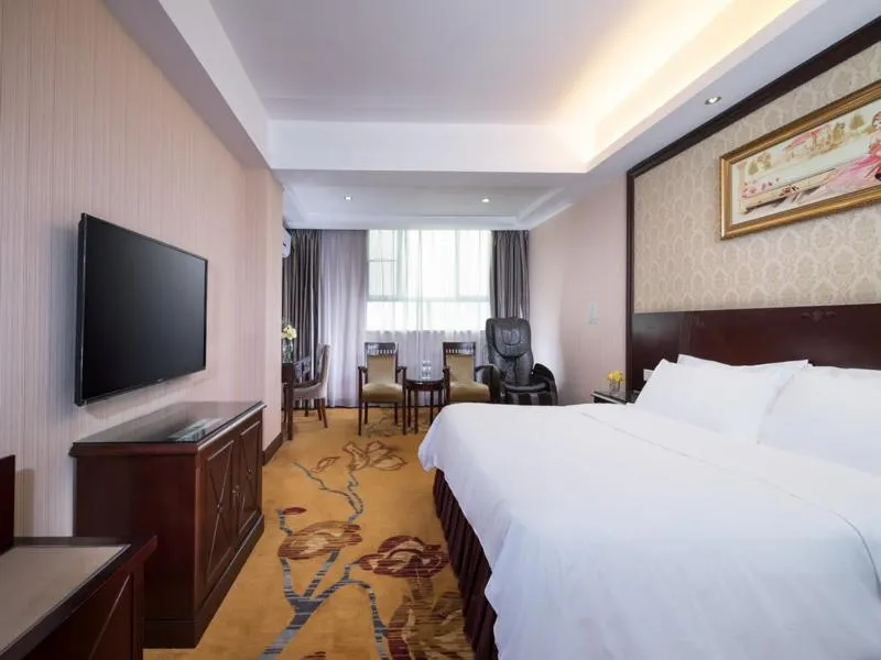 Bed in Vienna Hotel Shenzhen Shangjin Center