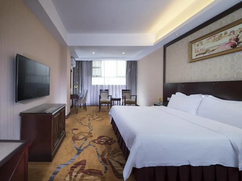 Bed in Vienna Hotel Shenzhen Shangjin Center