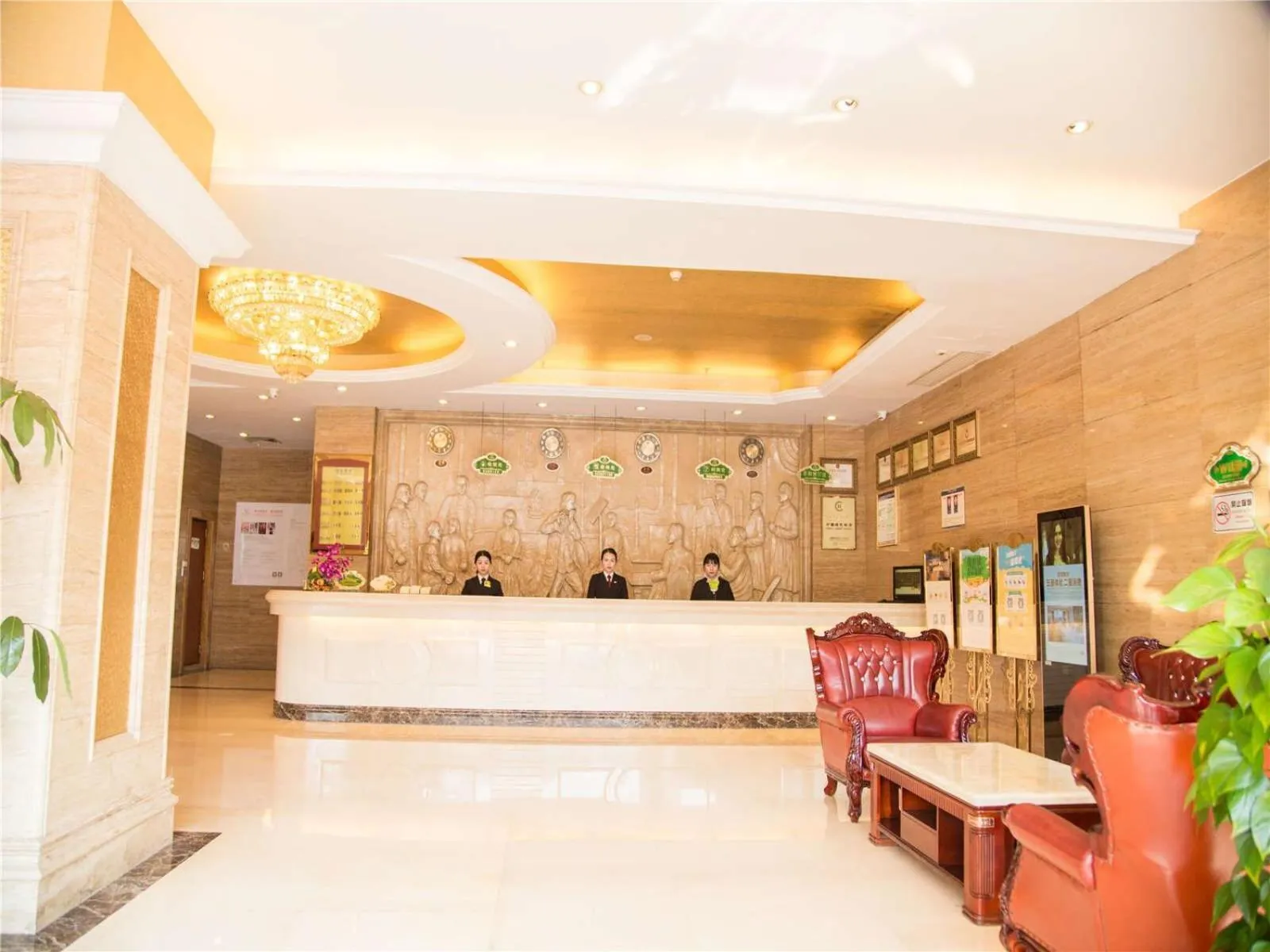 Vienna Hotel in Pinghu Square