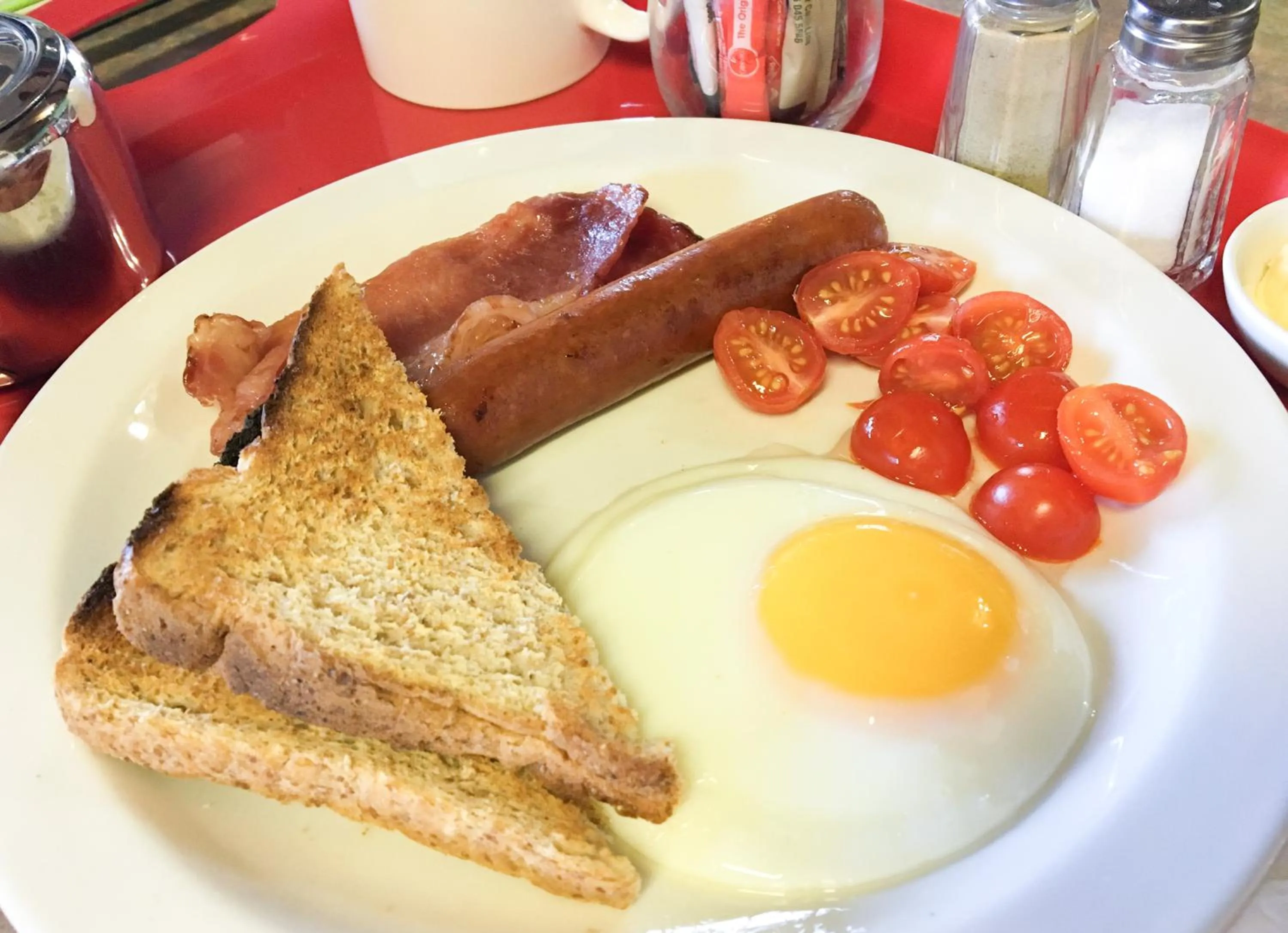 Breakfast in Hendersons Lodge Ltd