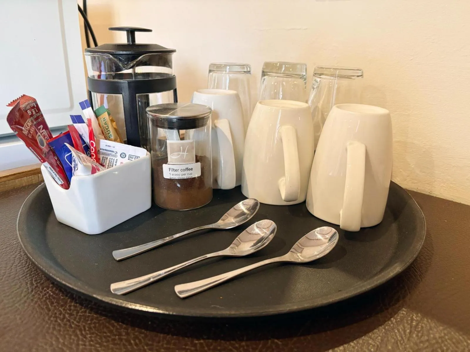 Coffee/tea facilities in Hendersons Lodge Ltd