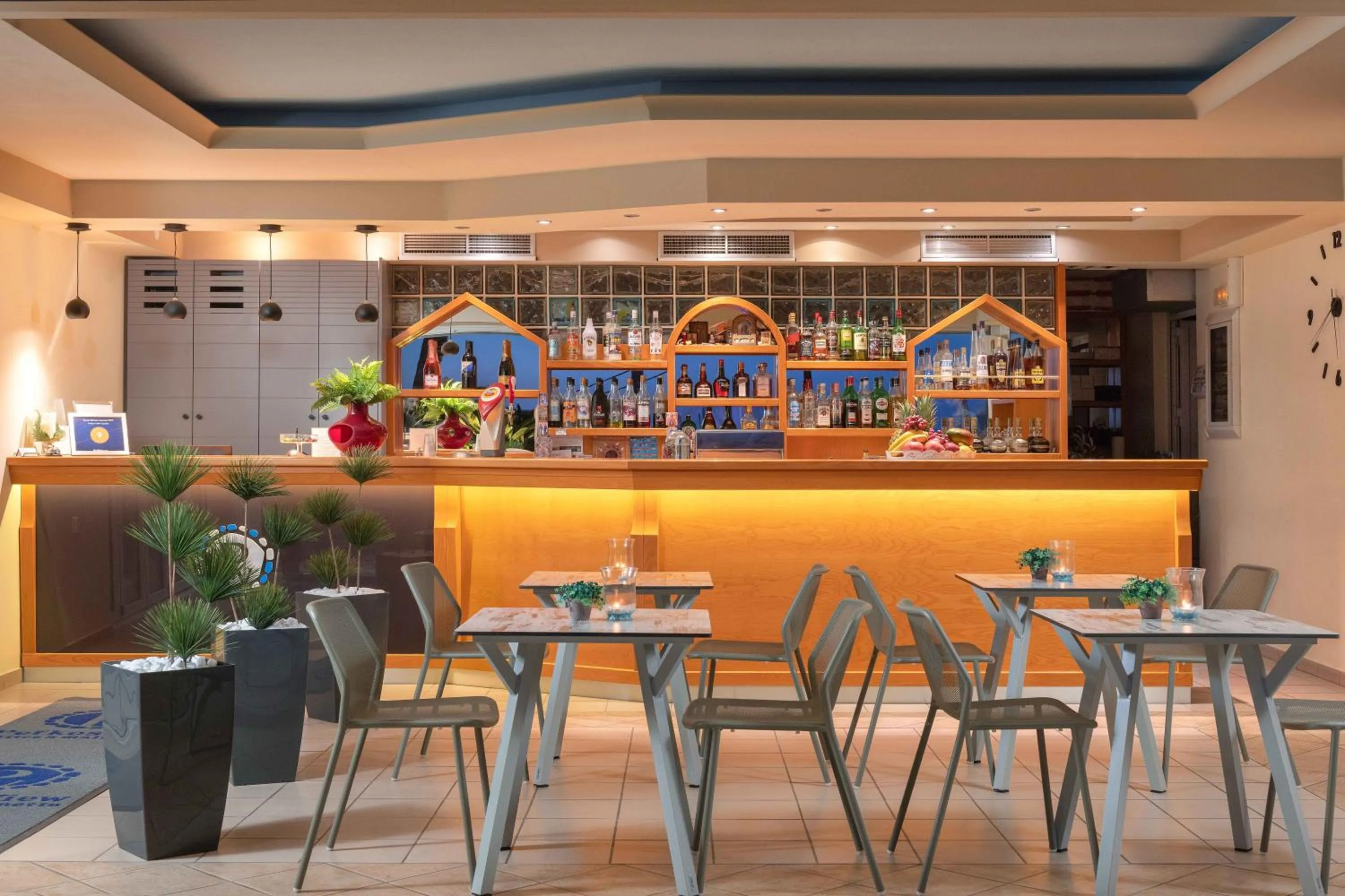 Restaurant/places to eat in Pefkos View Suites & Maisonette