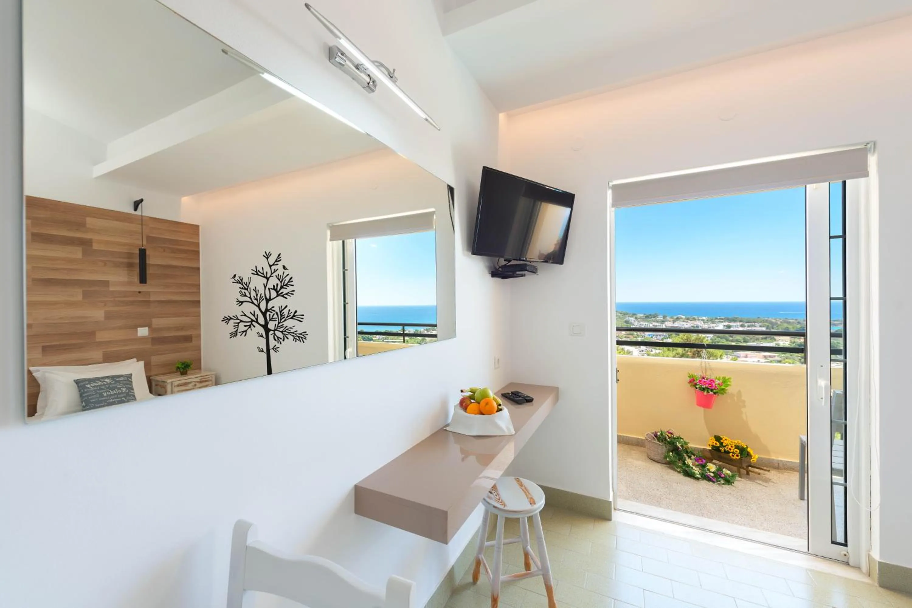 TV and multimedia in Pefkos View Suites & Maisonette