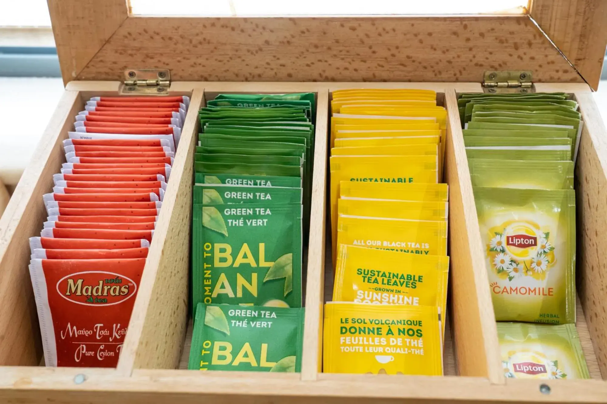 Single Room in Four Seasons Hotel Single Room in Four Seasons Hotel