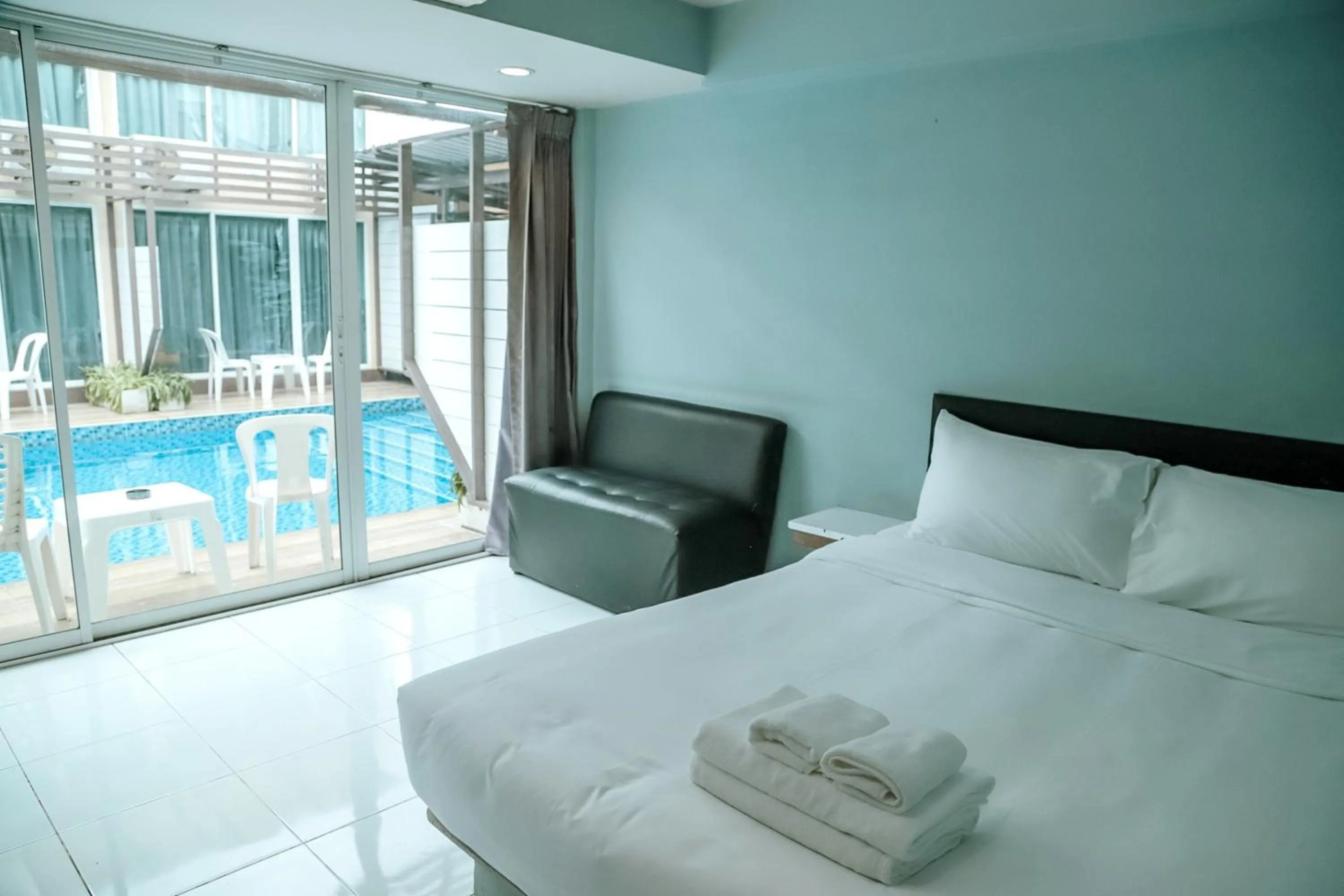 Pool view, Bed in Full Stop Pool Villa Don Mueang