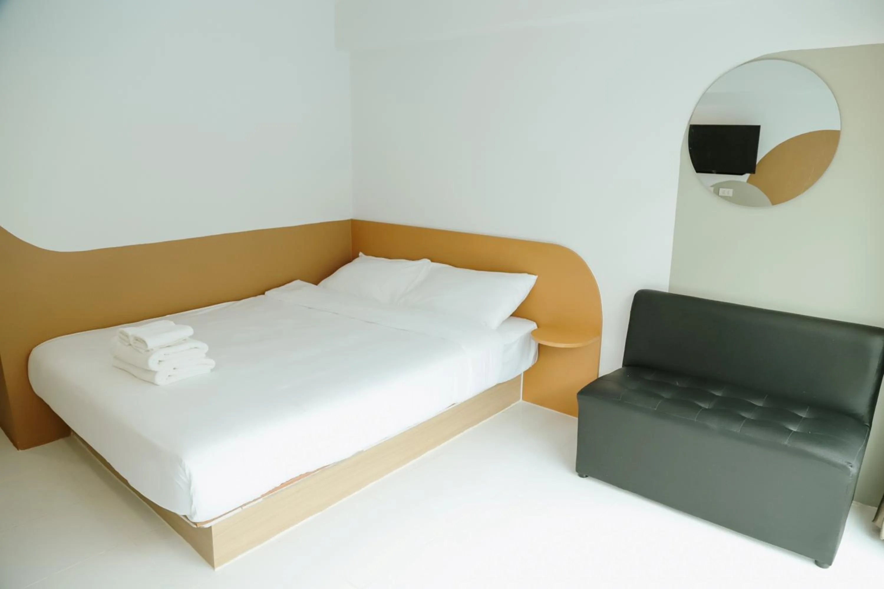 Bed in Full Stop Pool Villa Don Mueang