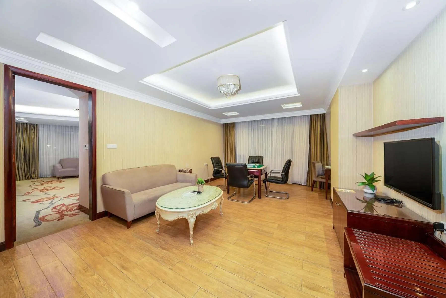 Vienna Hotel Dongguan Houjie Exhibition Center