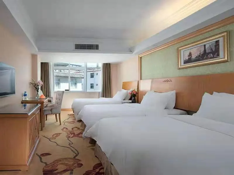 Bed in Vienna International Hotel Lijiang Yuxue Avenue