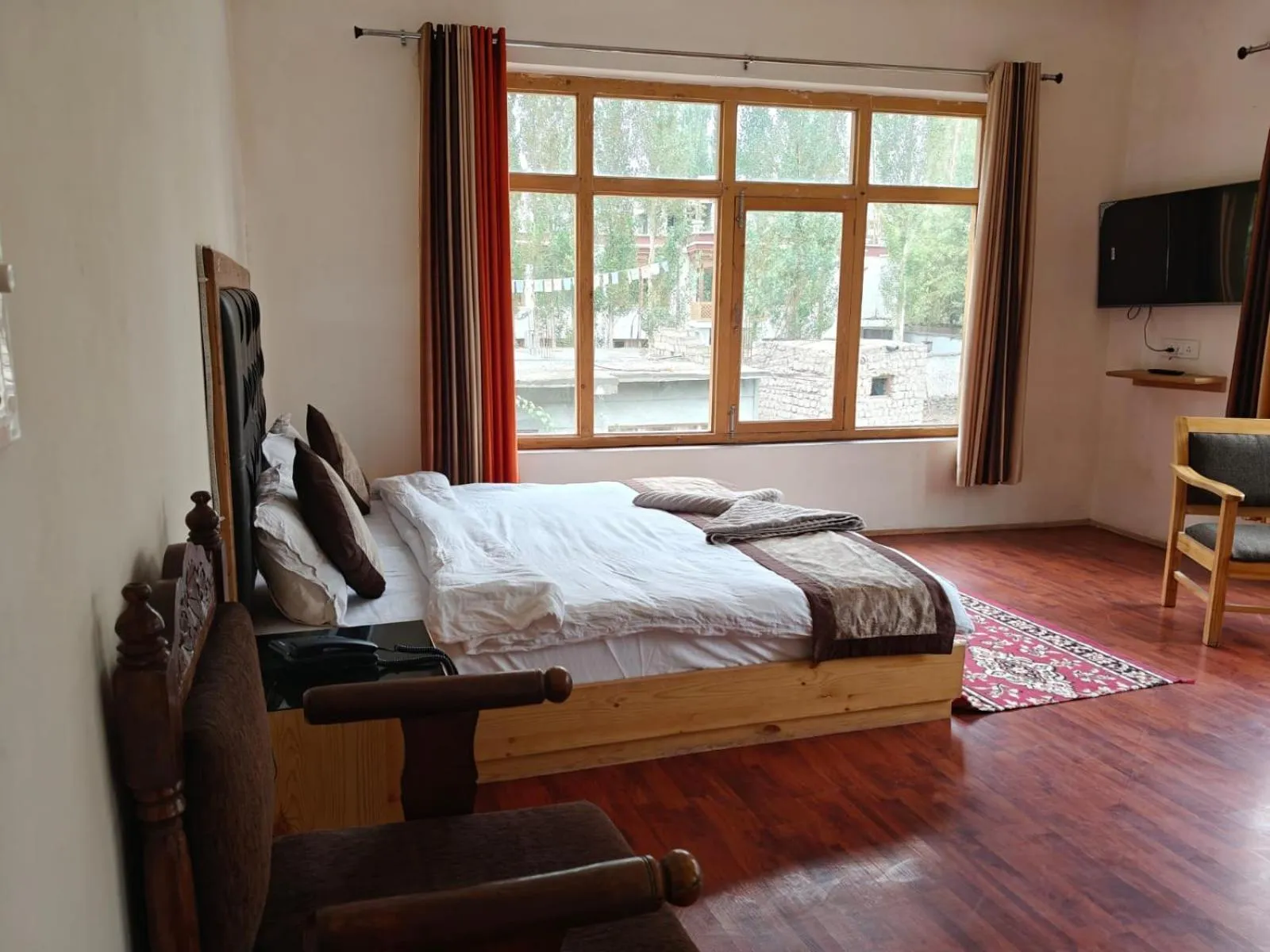 Evening entertainment, Bed in Hotel Sambhava Inn, Leh