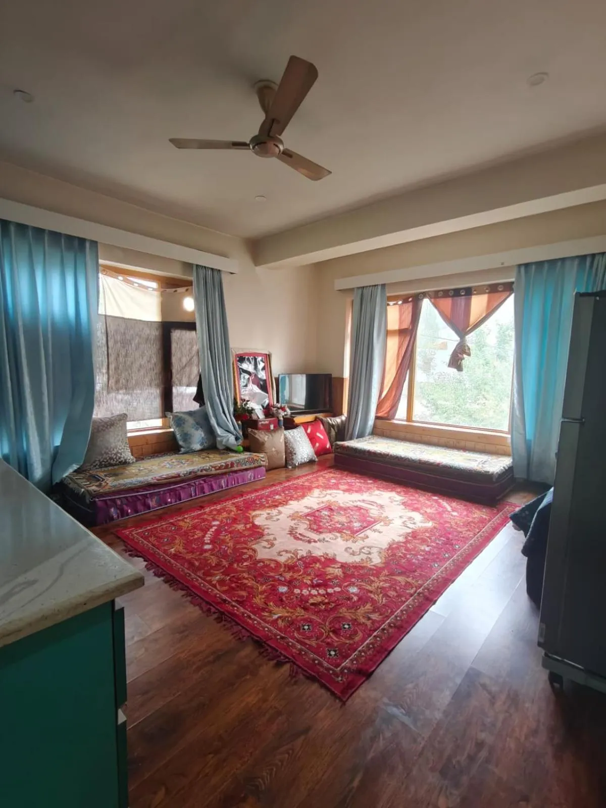 Living room, Bed in Hotel Sambhava Inn, Leh