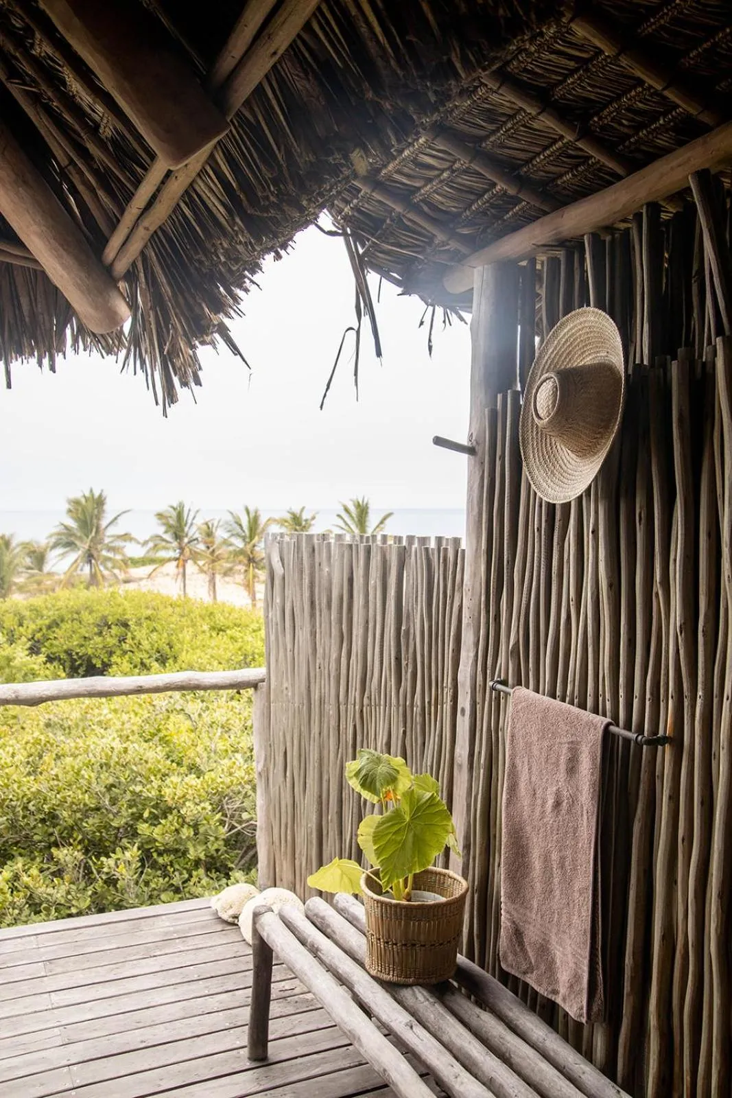 Shower in Travessia Beach Lodge