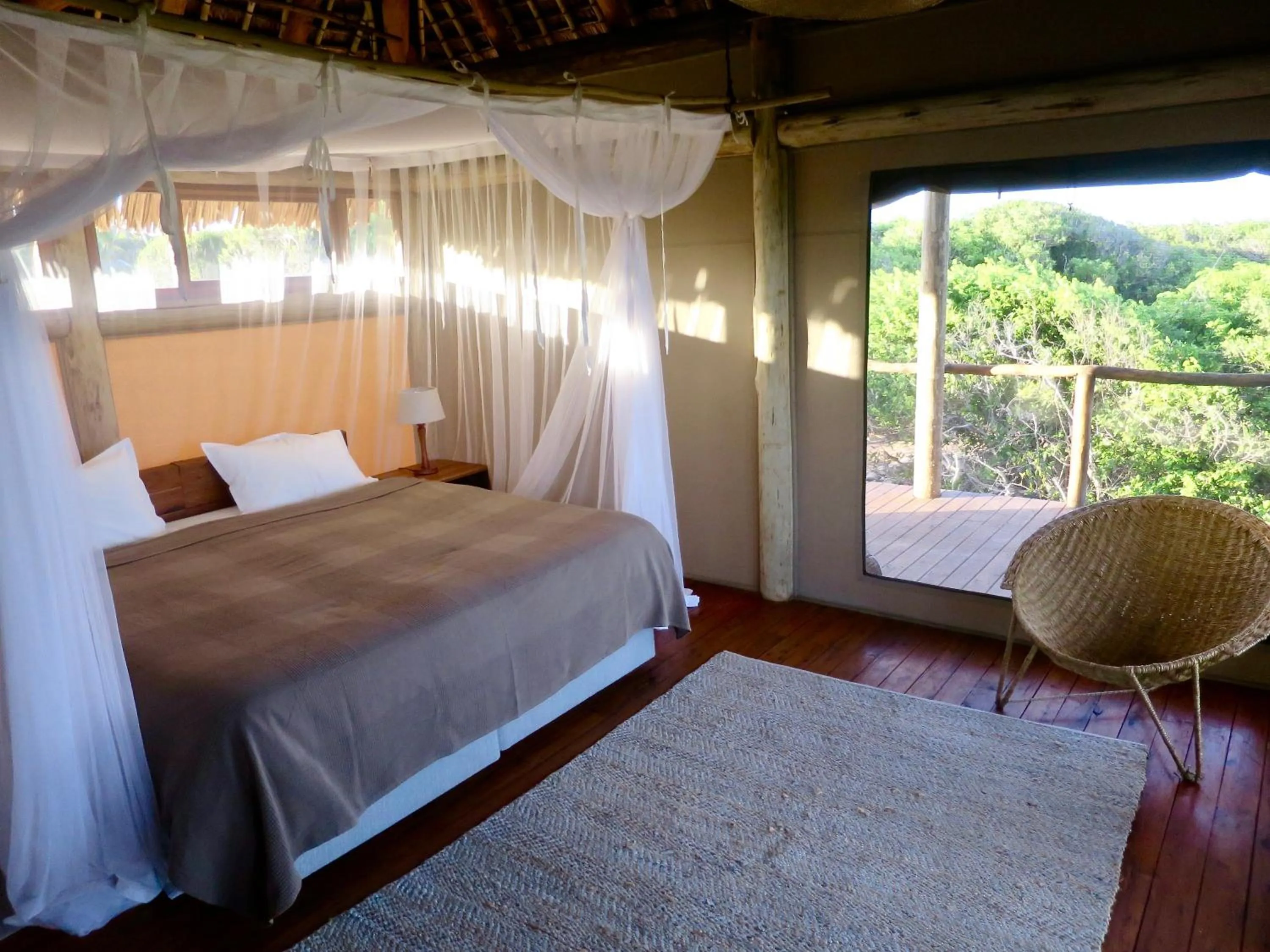 Photo of the whole room, Bed in Travessia Beach Lodge