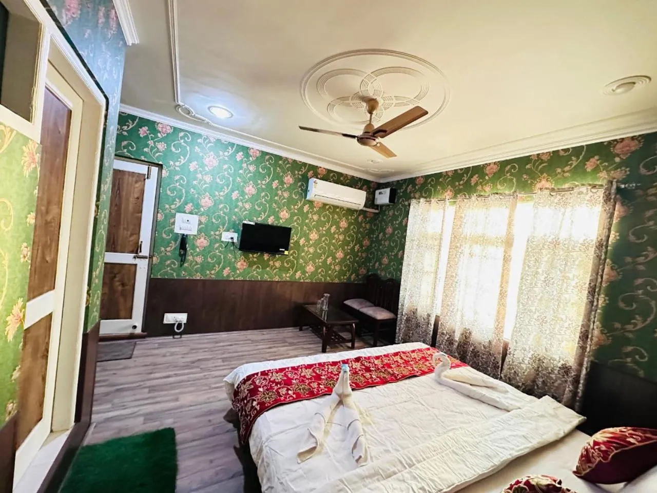 TV and multimedia, Bed in Hotel AL - Habib