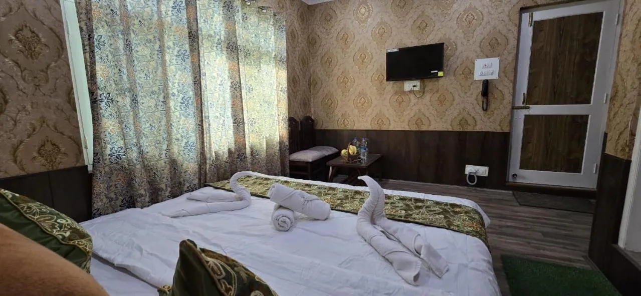 Bedroom, Bed in Hotel AL - Habib