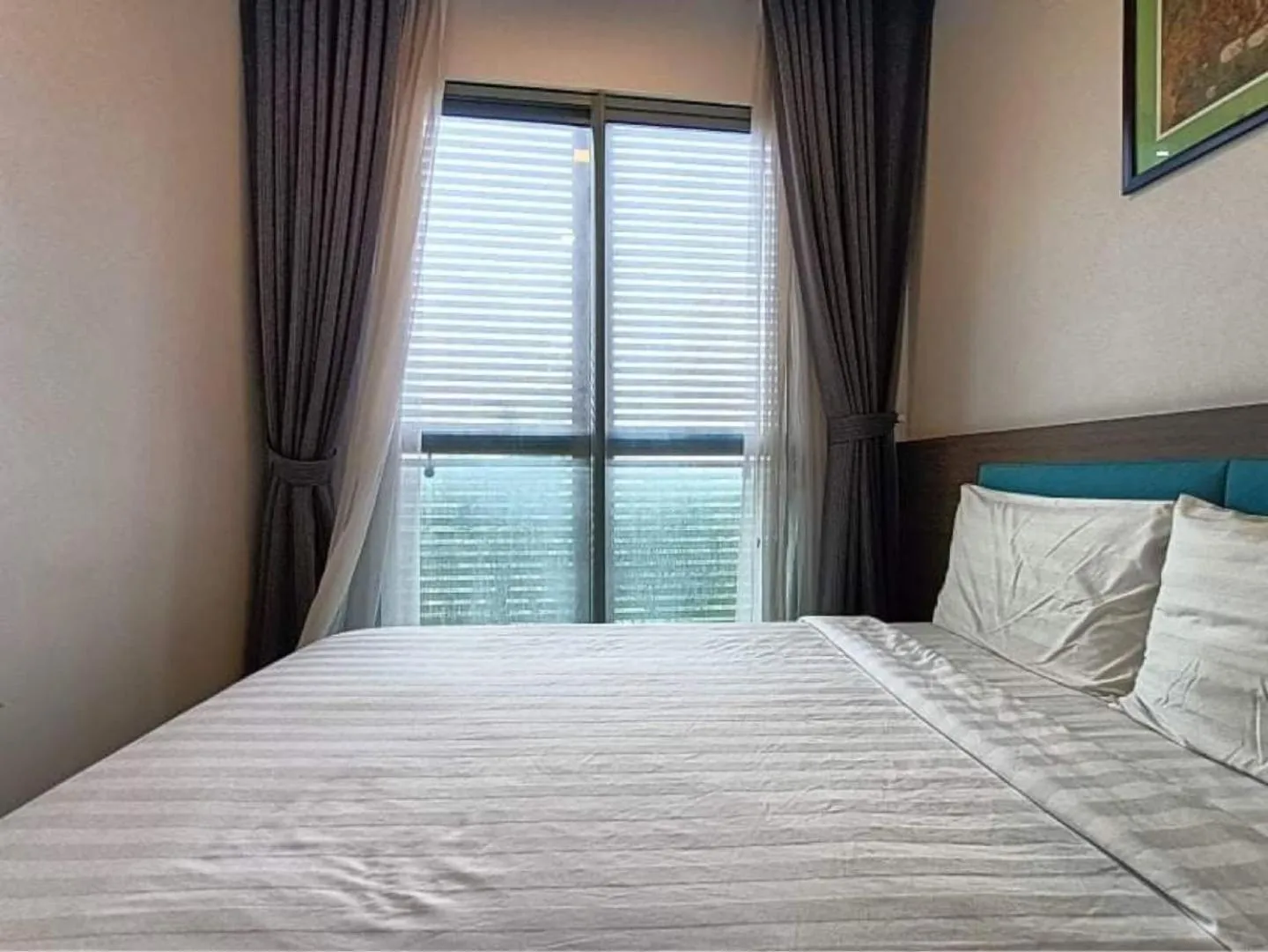 Bed in Glenwood Suites