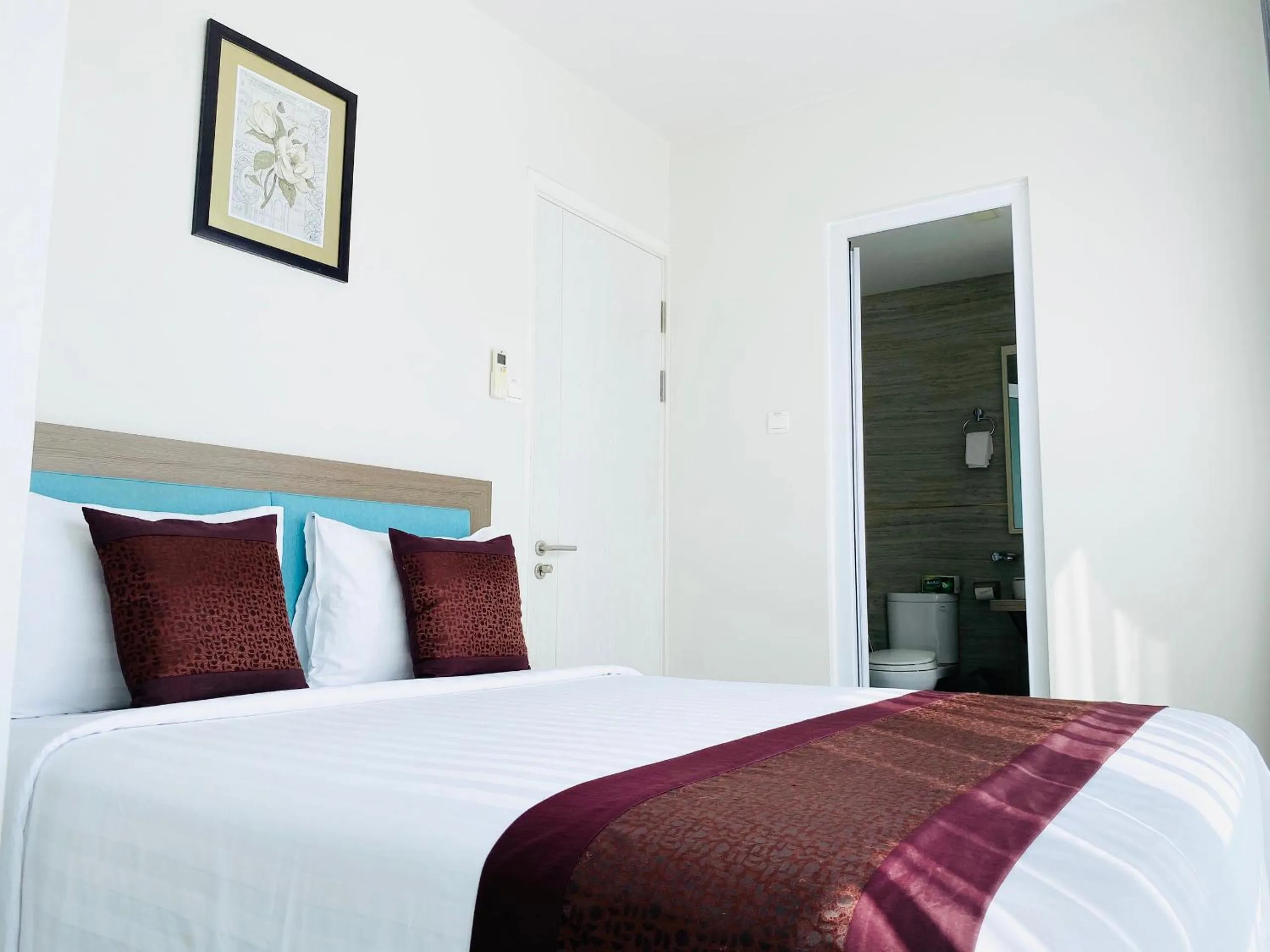 Bed in Glenwood Suites