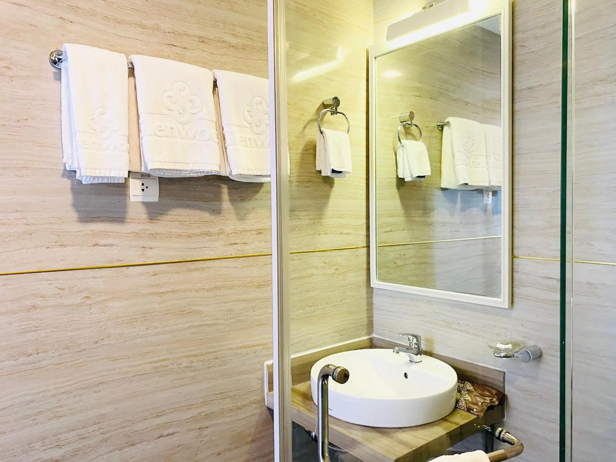 Shower in Glenwood Suites