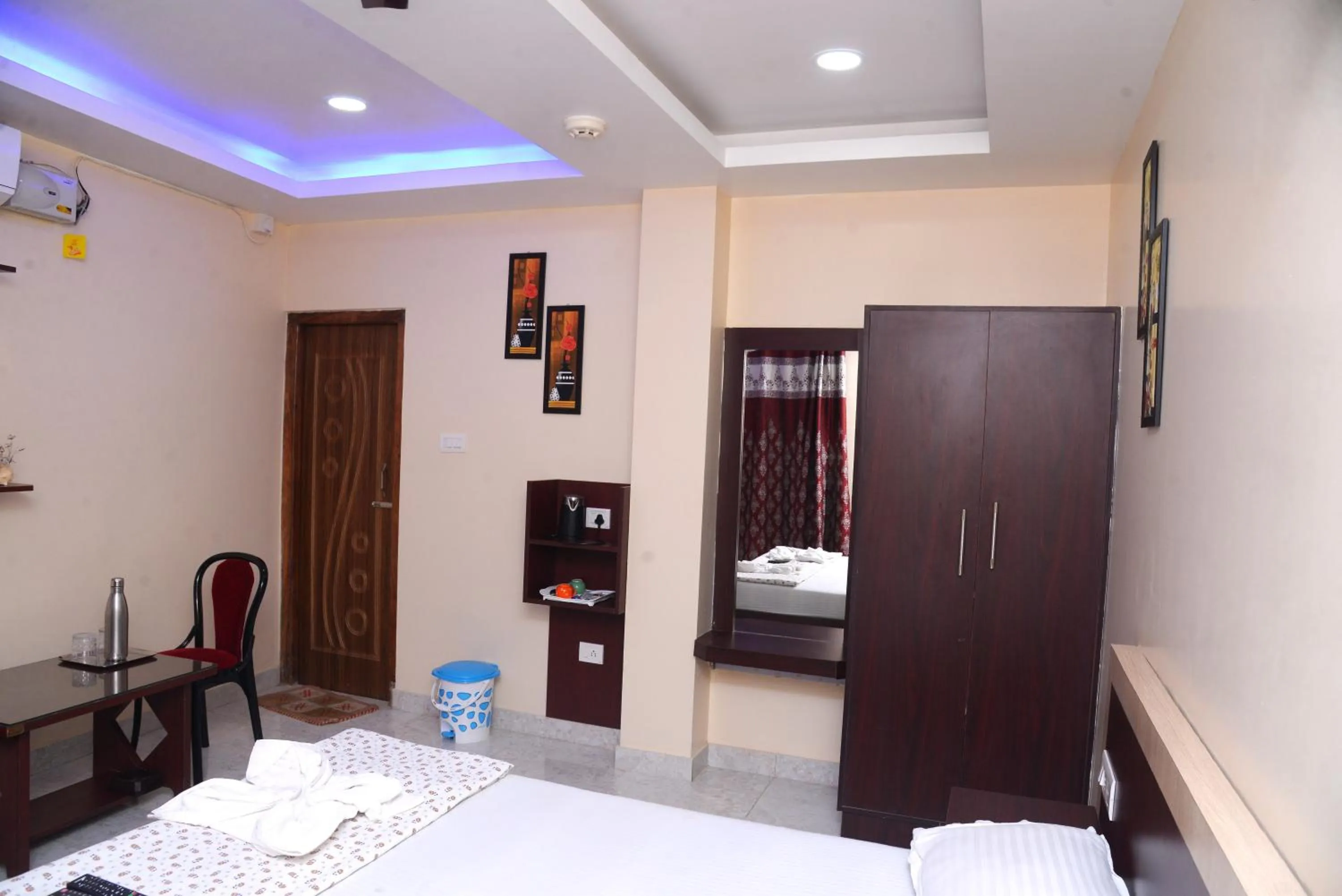 Bed in Deer Park Hometel