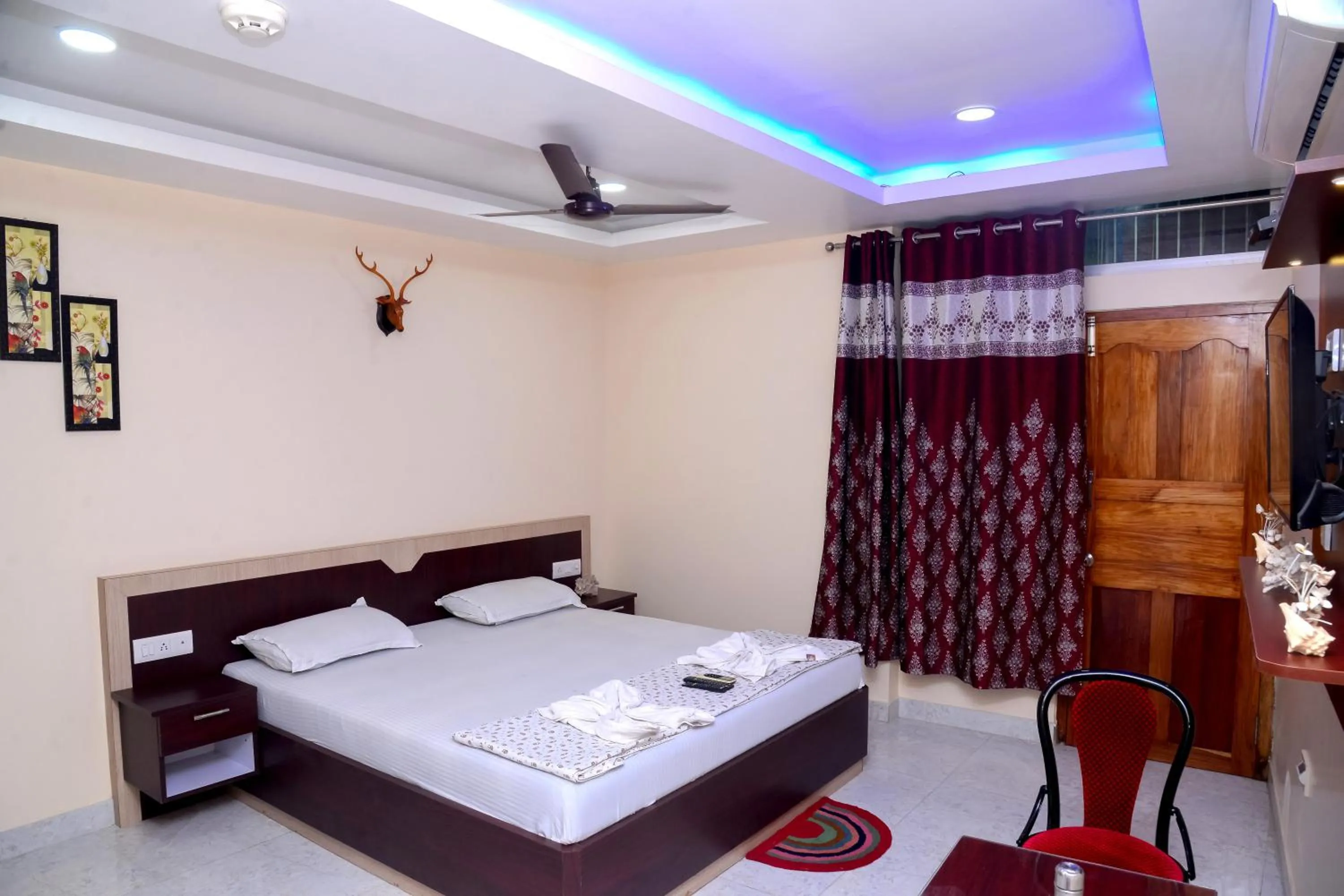 Bed in Deer Park Hometel