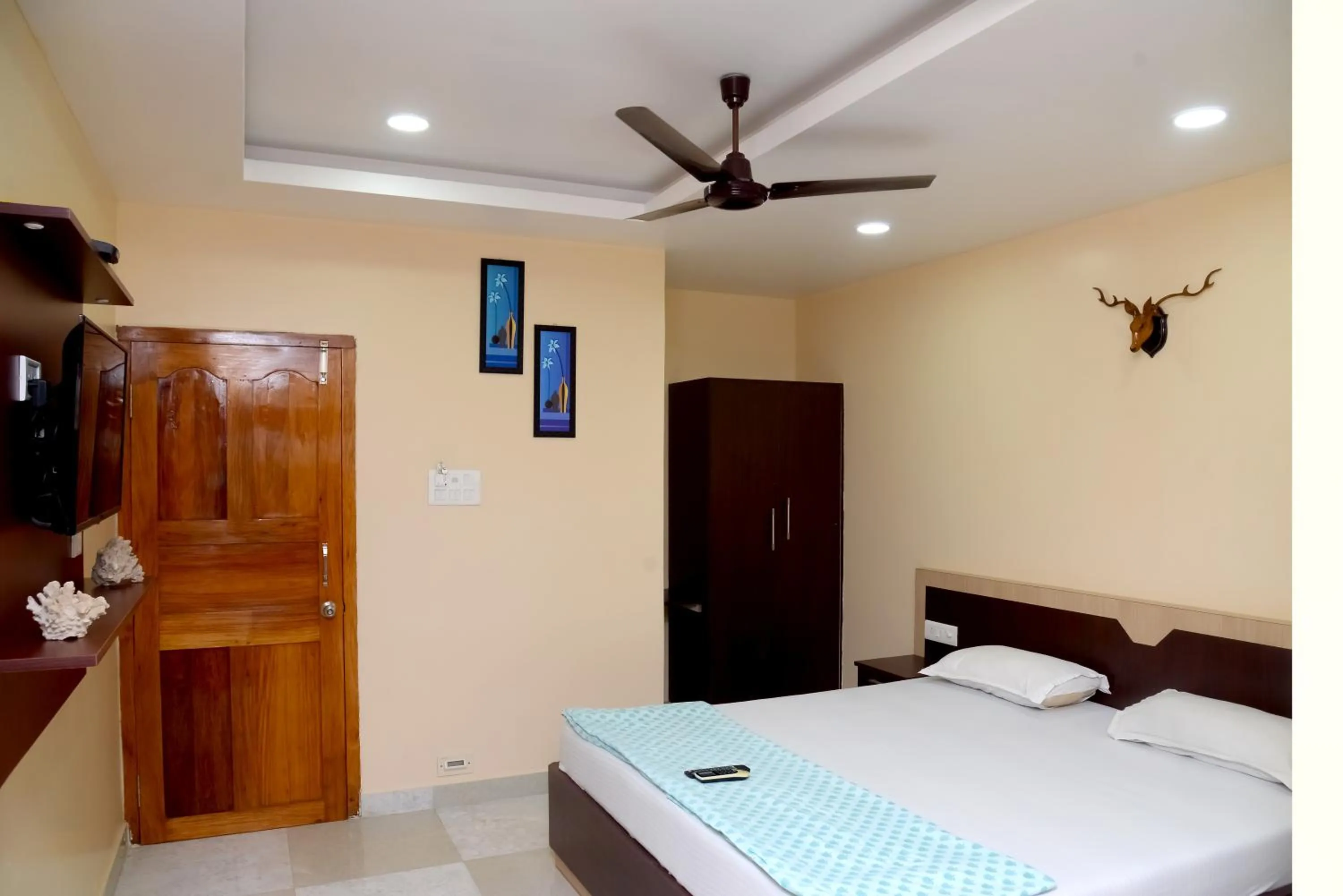 Bed in Deer Park Hometel