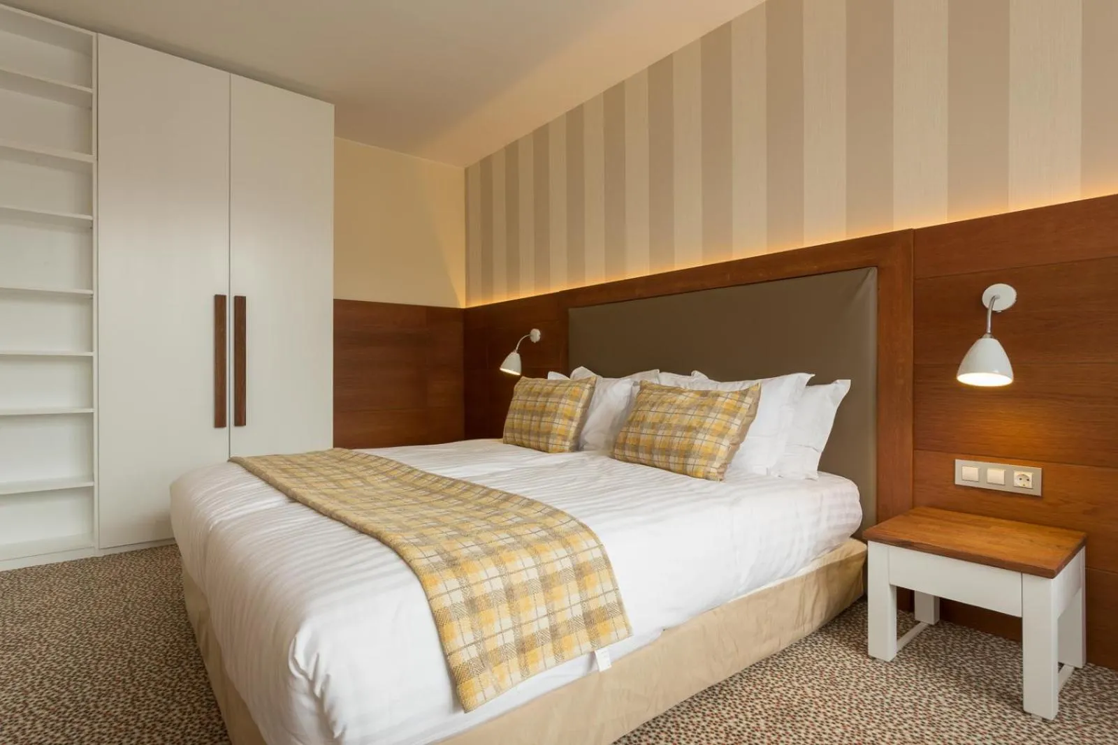 Photo of the whole room, Bed in Ruskovets Thermal SPA & Ski Resort