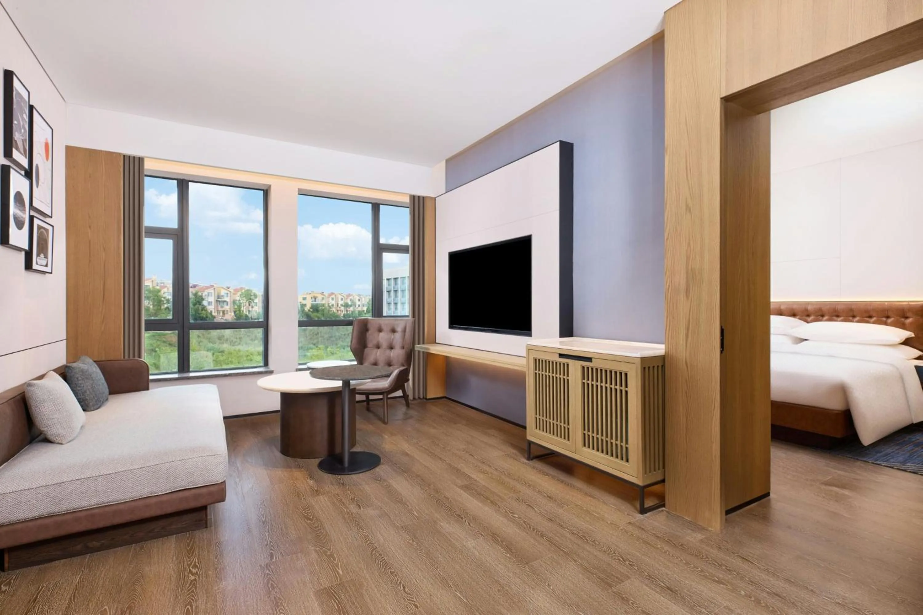 Living room, Bed in Four Points by Sheraton Kunming Changshui Airport