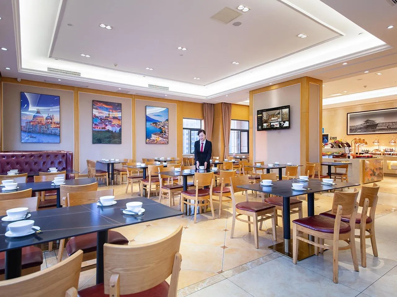 Restaurant/places to eat in Vienna International Hotel Jingzhou New World