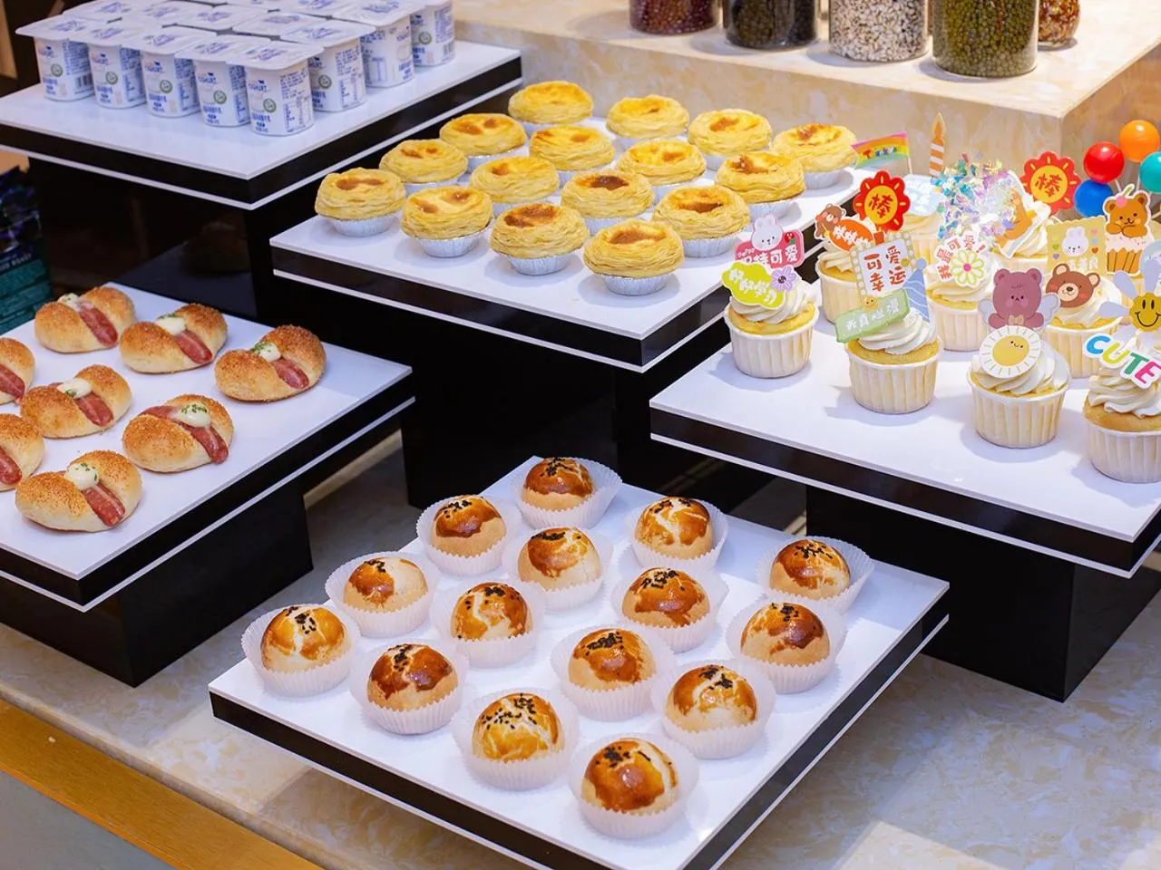 Restaurant/places to eat in Vienna International Hotel Jingzhou New World