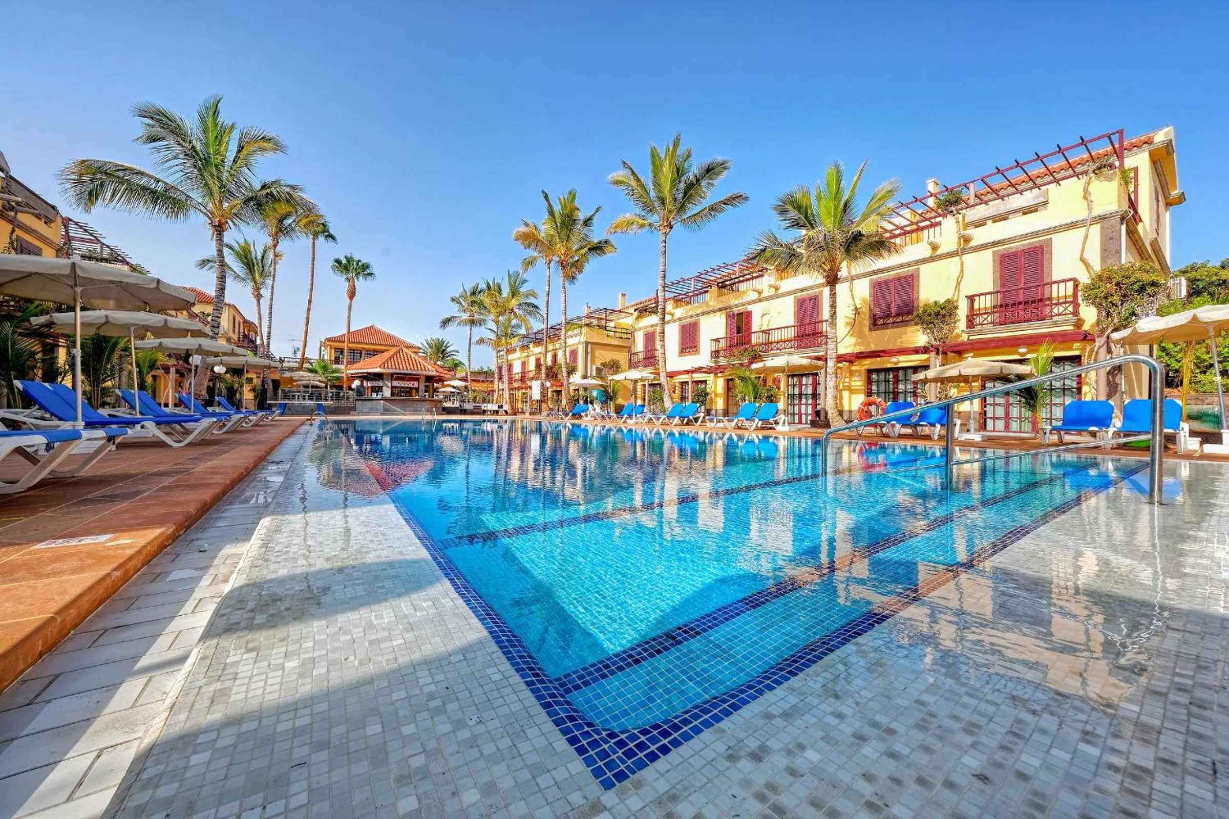 Swimming pool in Bungalows Maspalomas Oasis Club - All Inclusive.