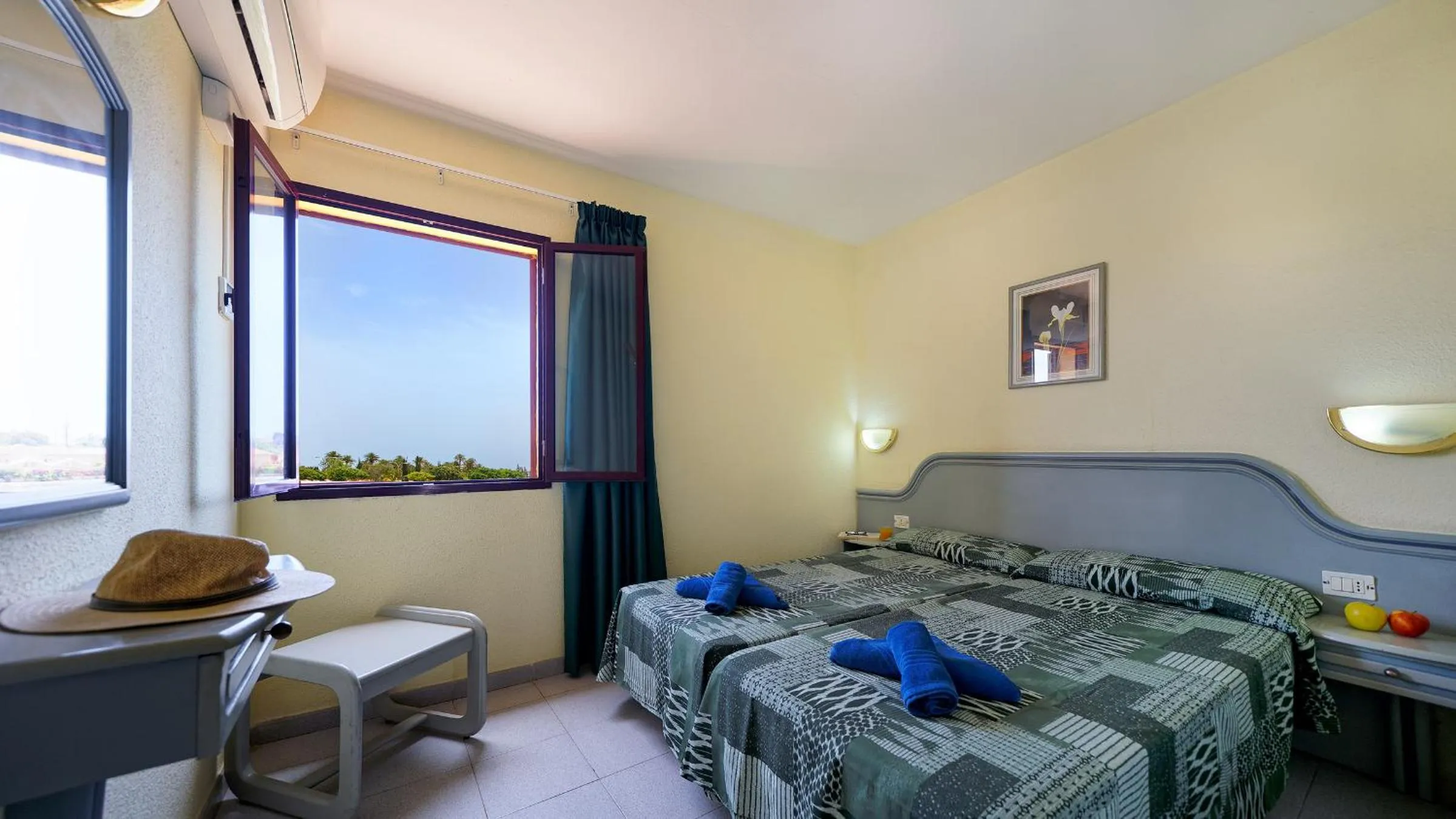 Photo of the whole room, Bed in Bungalows Maspalomas Oasis Club - All Inclusive.