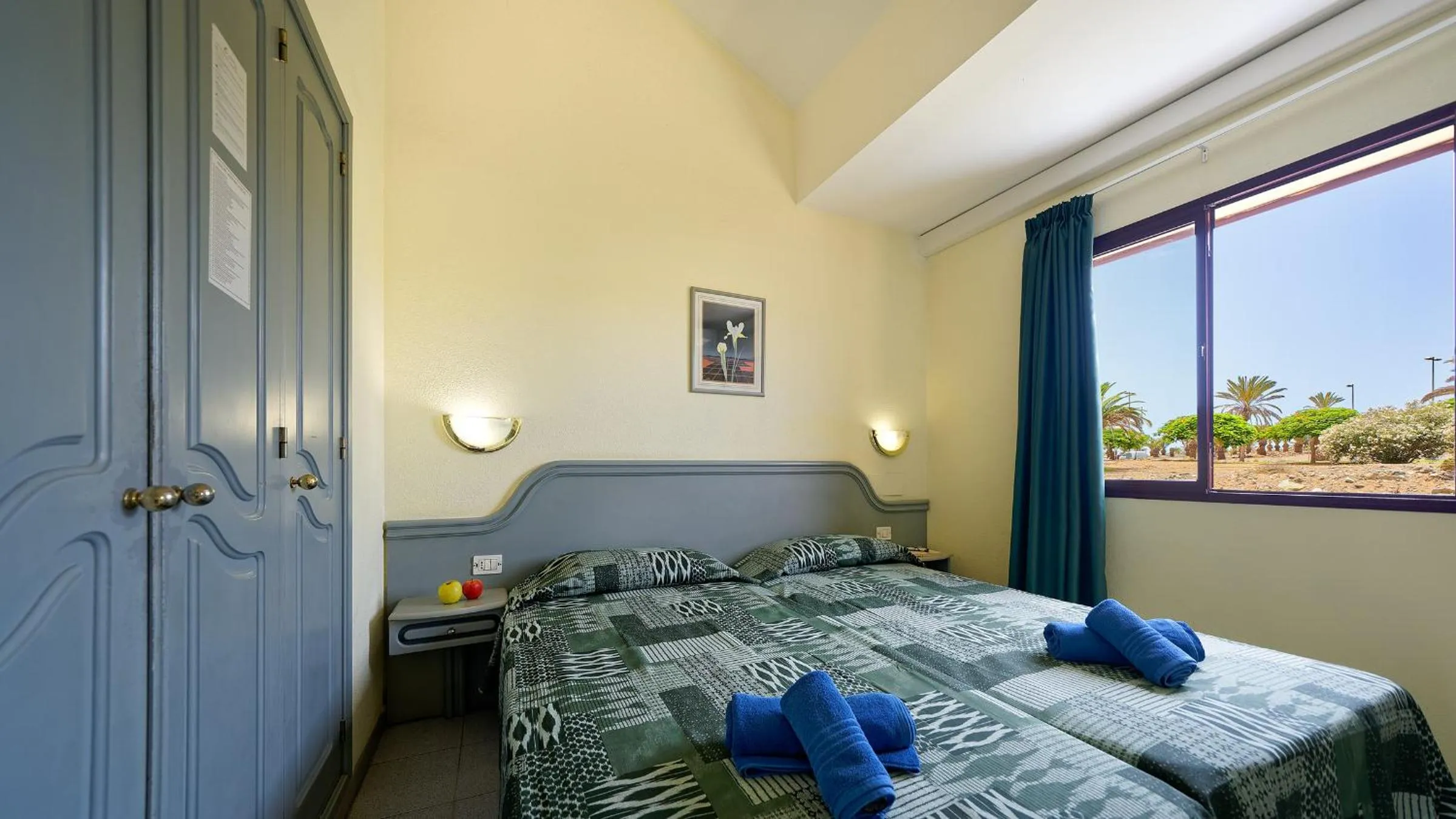 Photo of the whole room, Bed in Bungalows Maspalomas Oasis Club - All Inclusive.