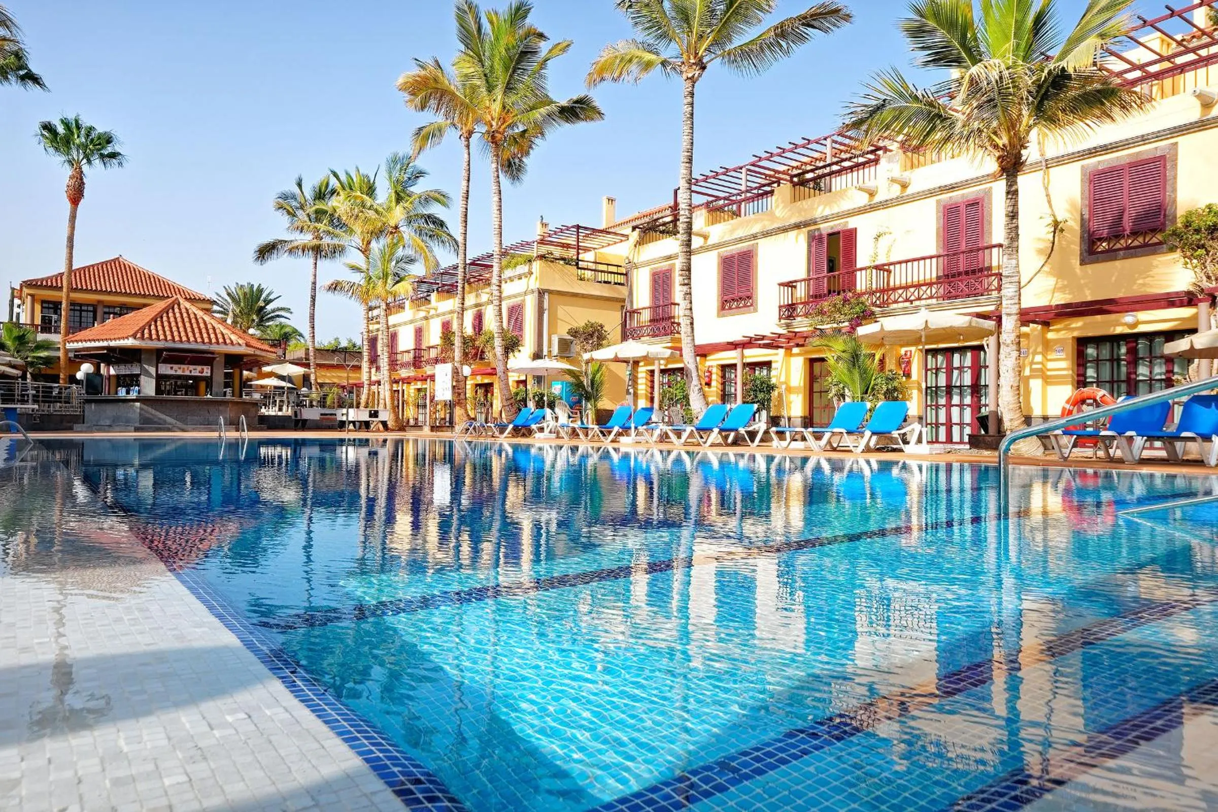 Swimming pool in Bungalows Maspalomas Oasis Club - All Inclusive.