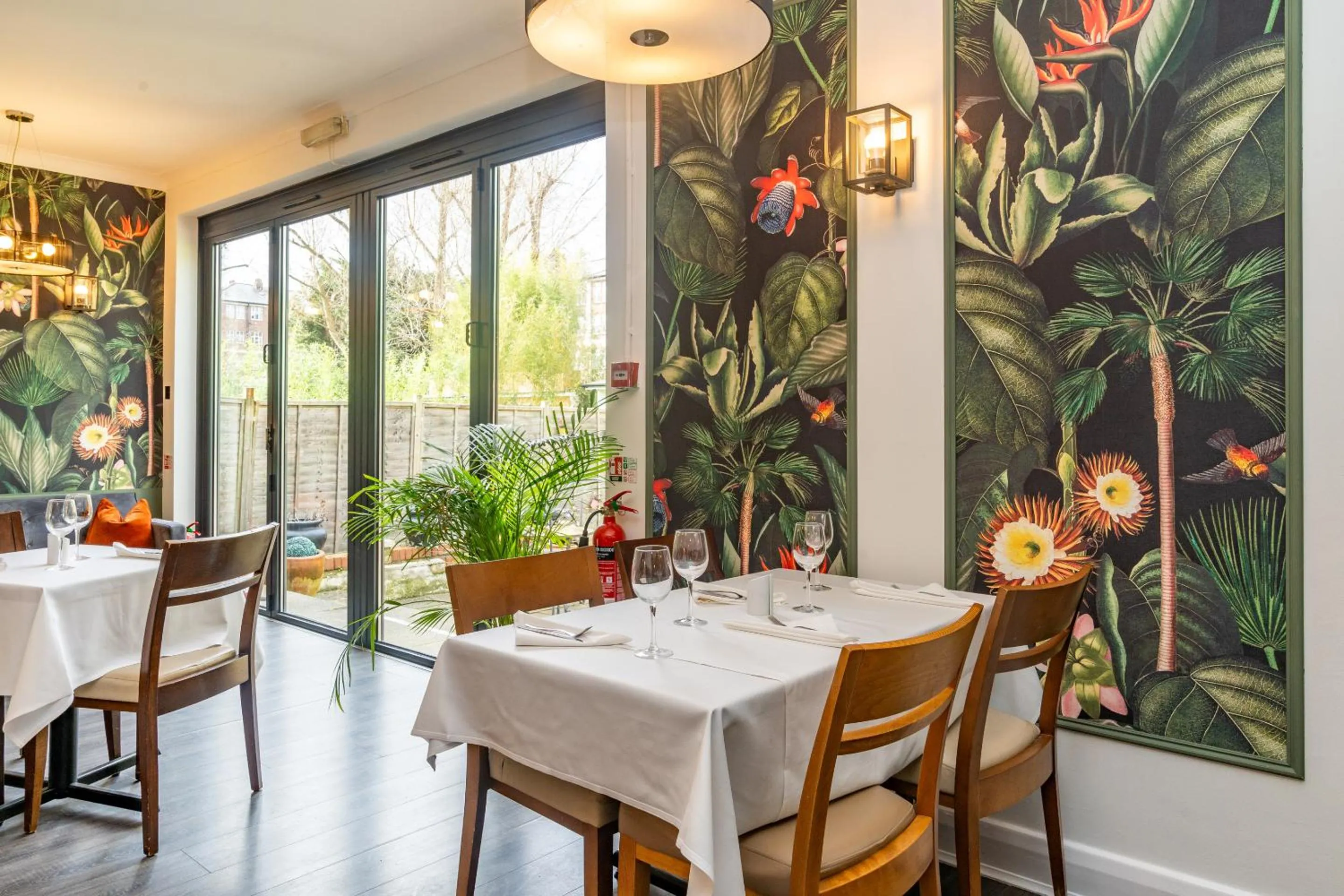 Dining area in Croft Court Hotel Free Parking