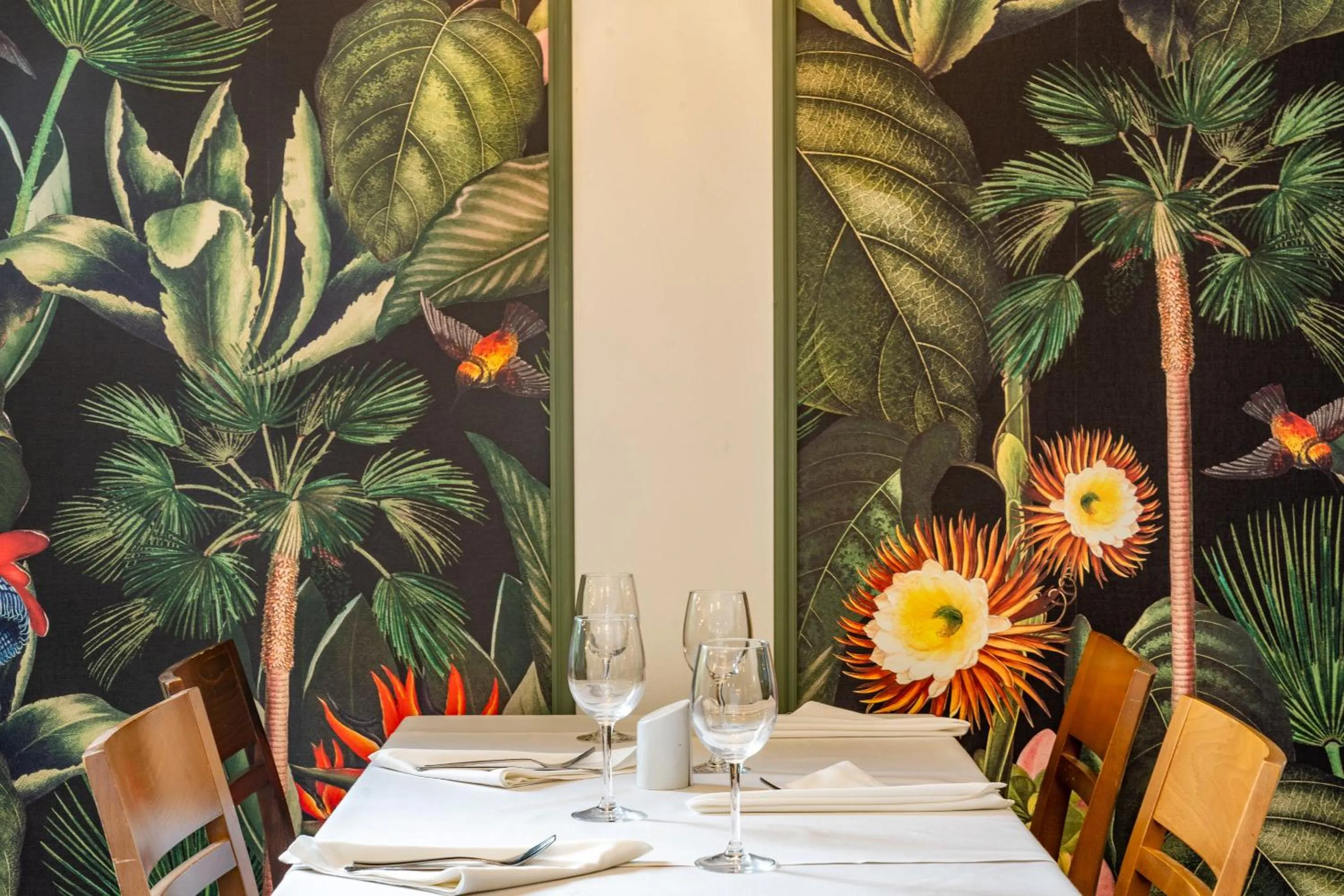 Dining area in Croft Court Hotel Free Parking