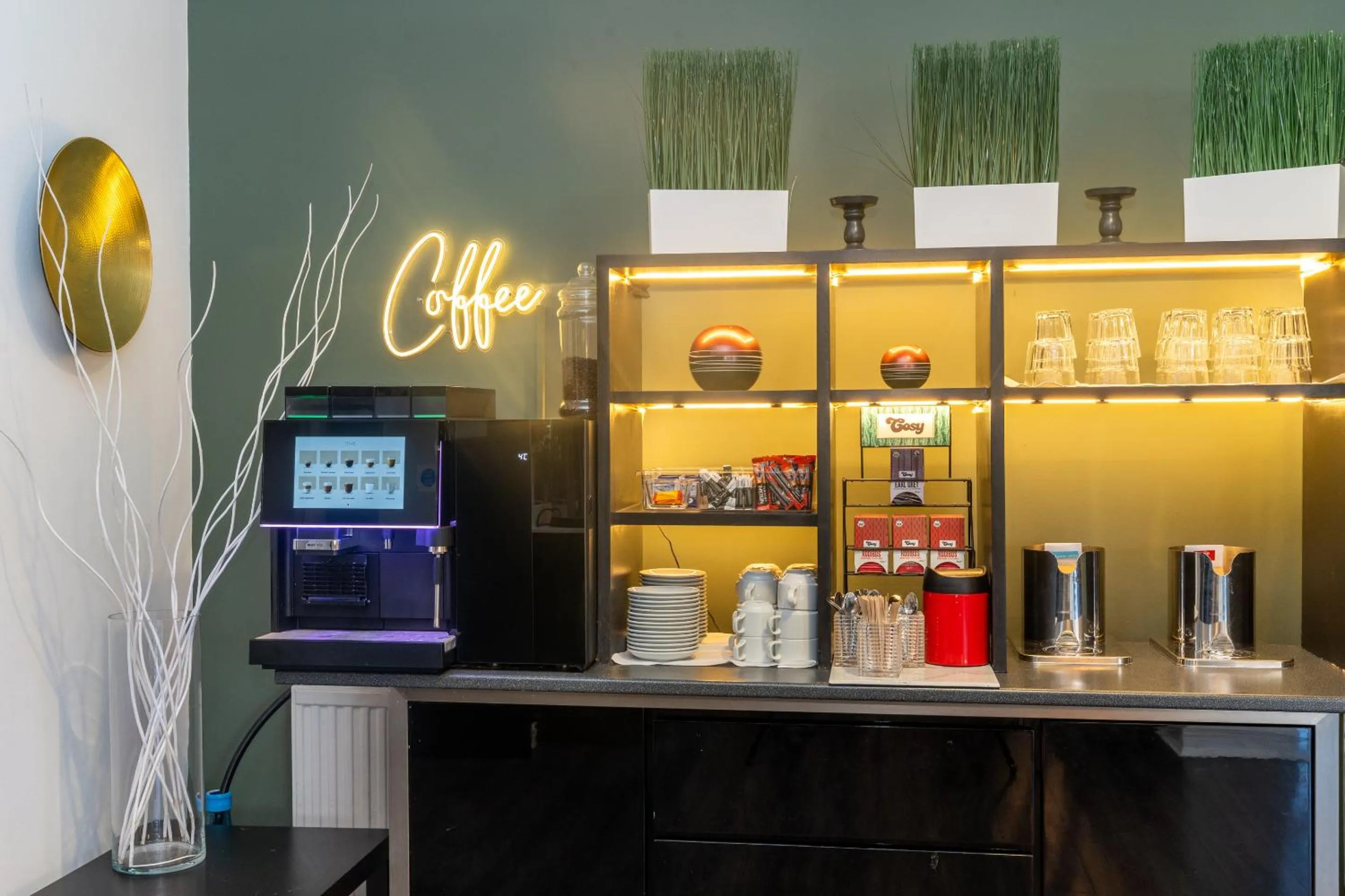 Dining area in Croft Court Hotel Free Parking