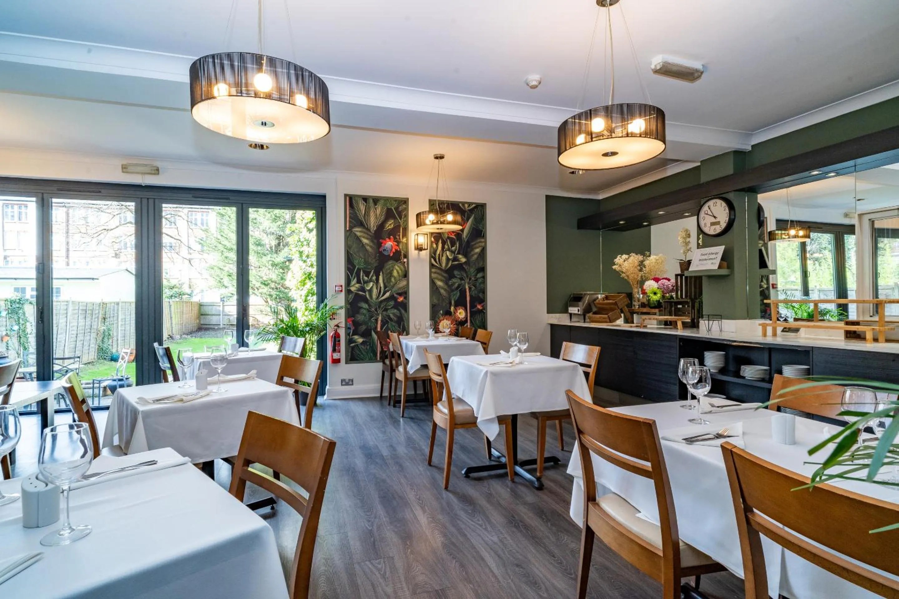 Dining area in Croft Court Hotel Free Parking