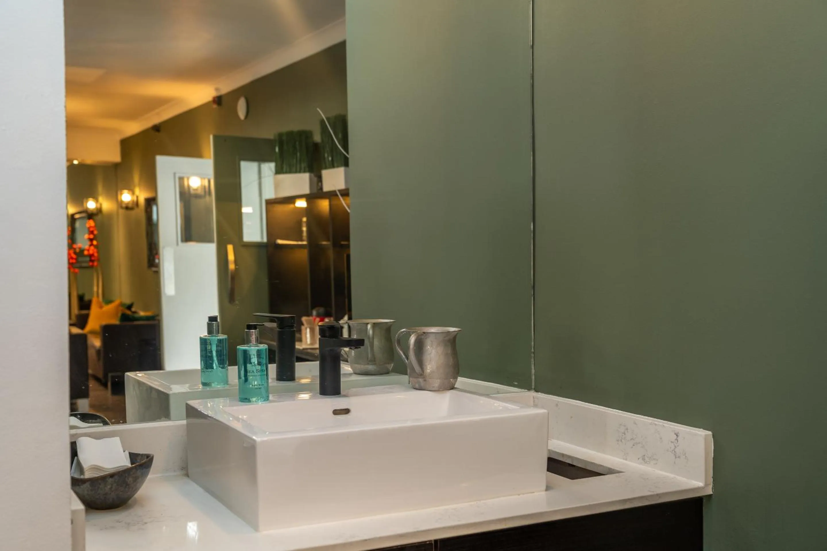 Dining area in Croft Court Hotel Free Parking